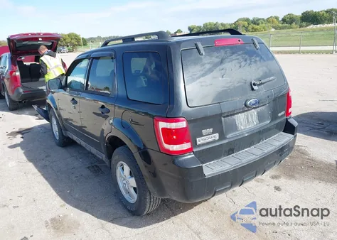 2009 Ford Escape Xlt z USA, uszkodzony, nr VIN 1FMCU93G79KA85673